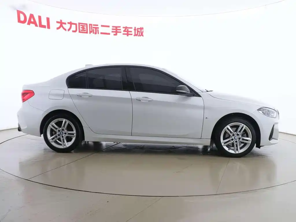BMW  1 SERIES