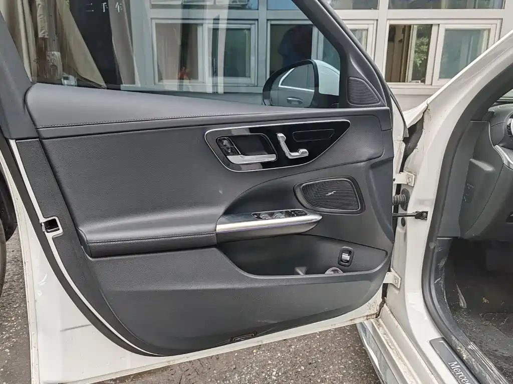 Mercedes-Benz C-Class — миниатюра 8