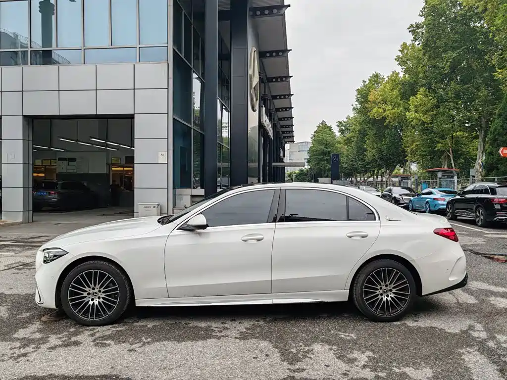Mercedes-Benz C-Class — миниатюра 6