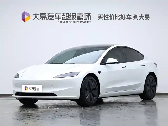 TESLA MODEL 3 2025