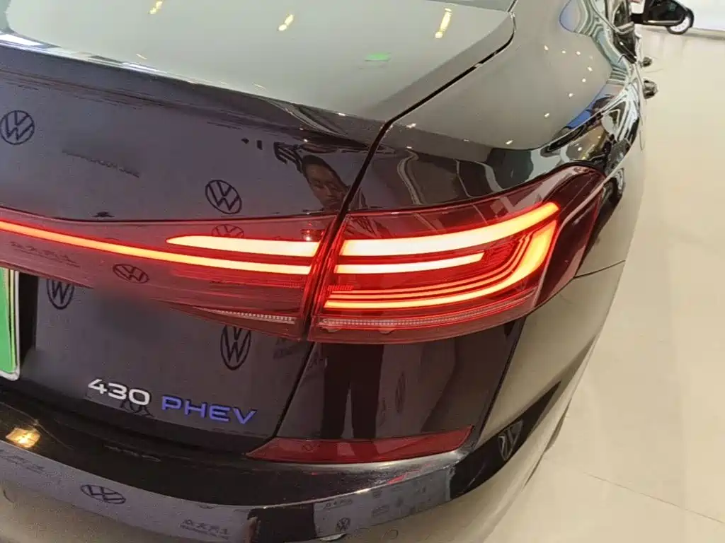 Volkswagen Passat PHEV — миниатюра 8