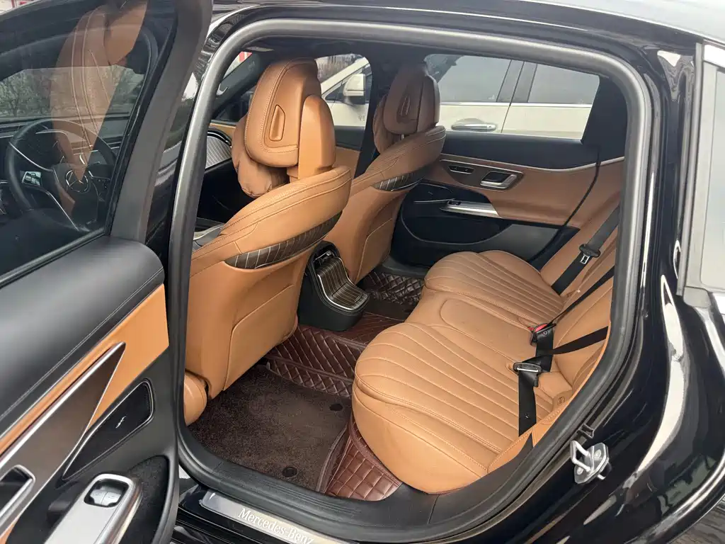 Mercedes-Benz E-Class — миниатюра 3
