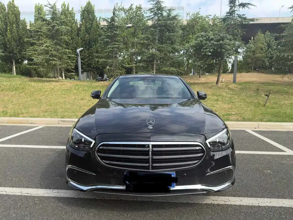 Mercedes-Benz E-Class — миниатюра 2