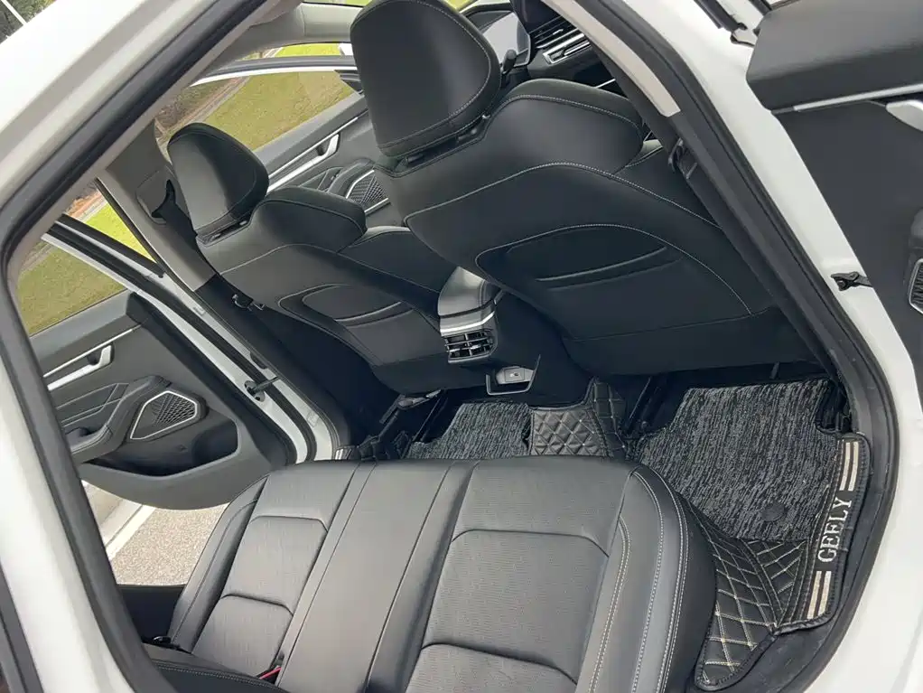 Geely Emgrand — миниатюра 13