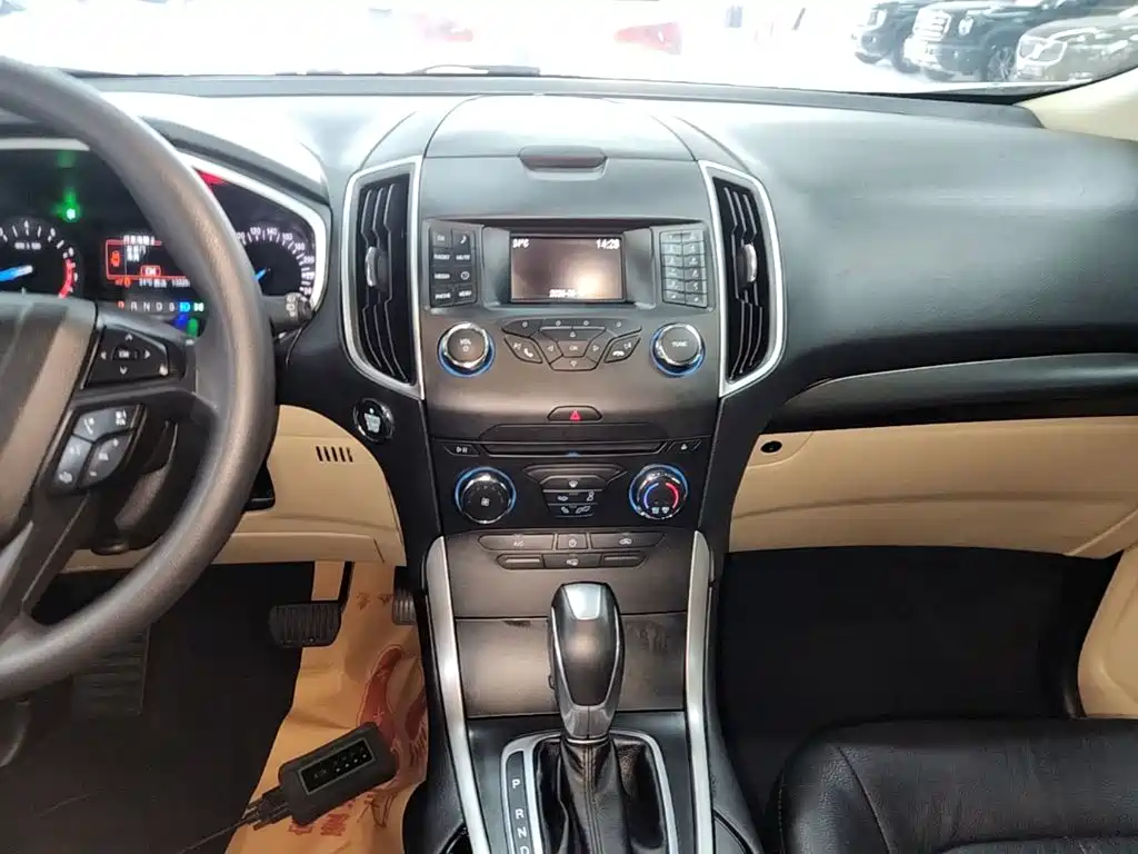 Ford Edge — миниатюра 13