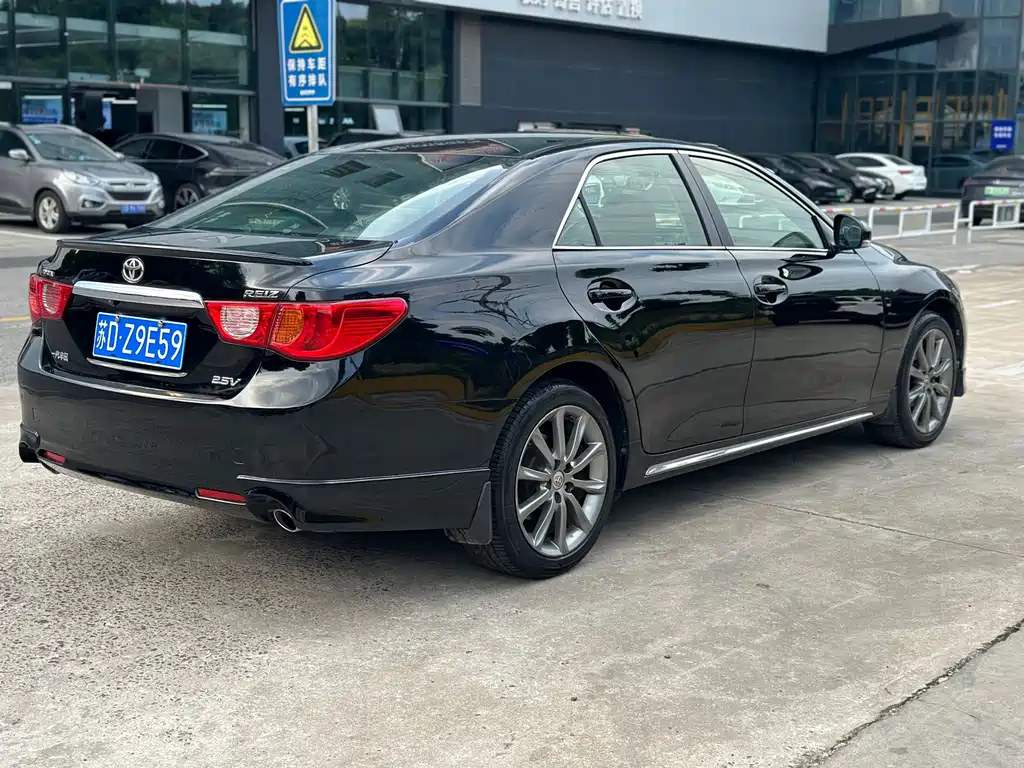 Toyota Reiz — миниатюра 4