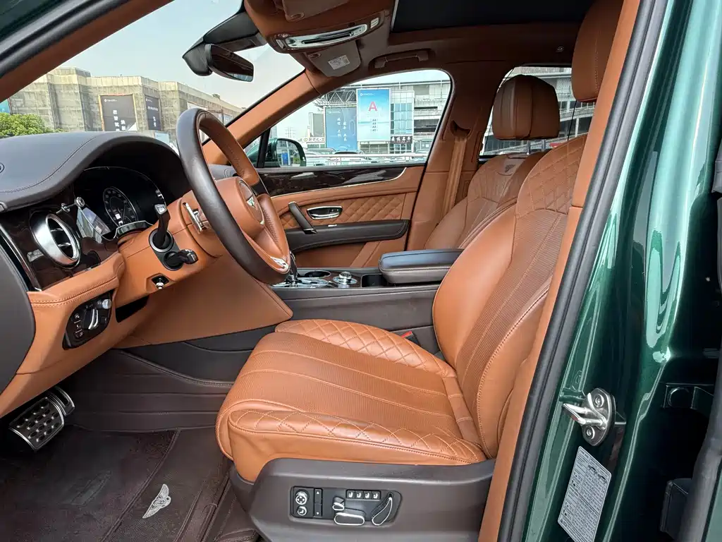 Bentley Bentayga PHEV — миниатюра 10