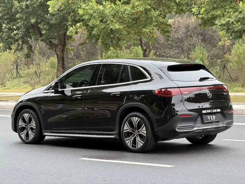 Mercedes-Benz EQE SUV — миниатюра 11
