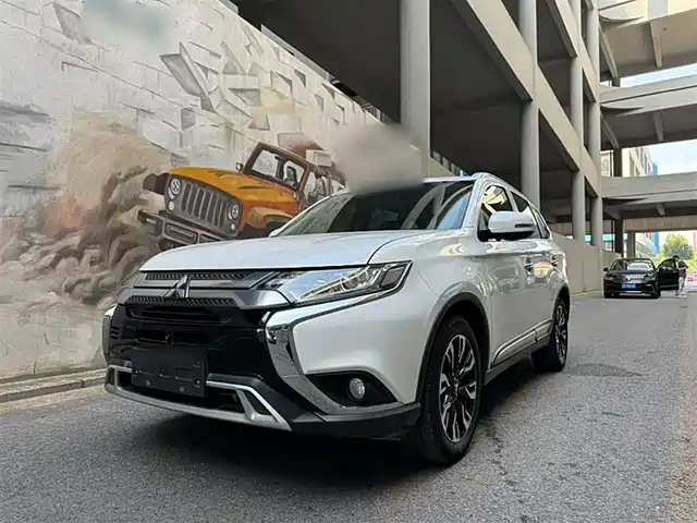 MITSUBISHI OUTLANDER 2020