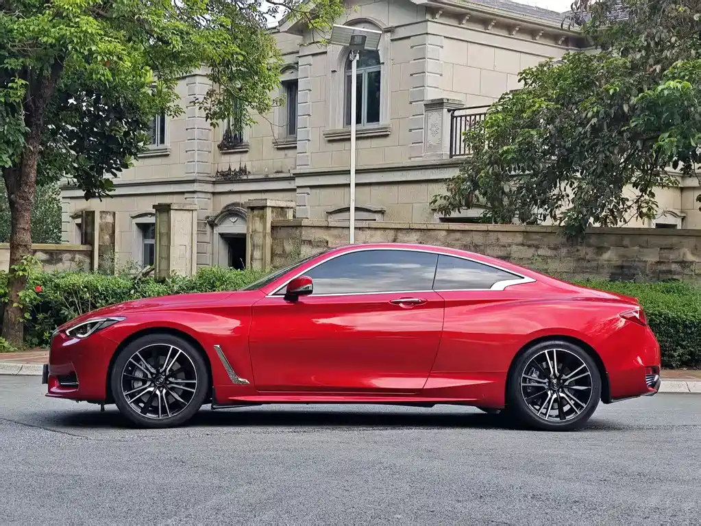 INFINITI  Q60