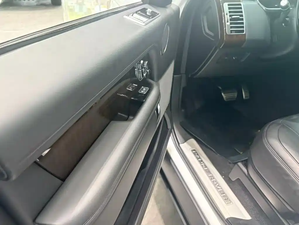 Land Rover Range Rover — миниатюра 7