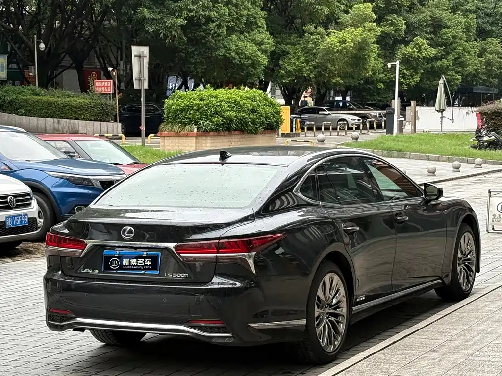 Lexus LS 2018 500h Executive V