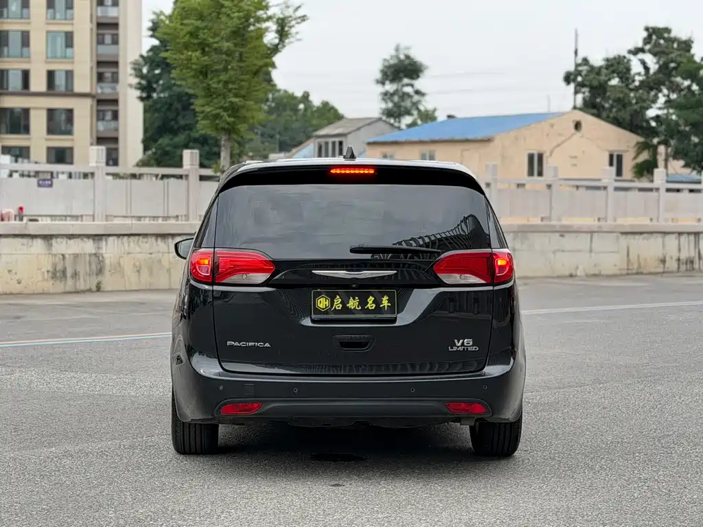Chrysler Grand Voyager (Import) — миниатюра 13