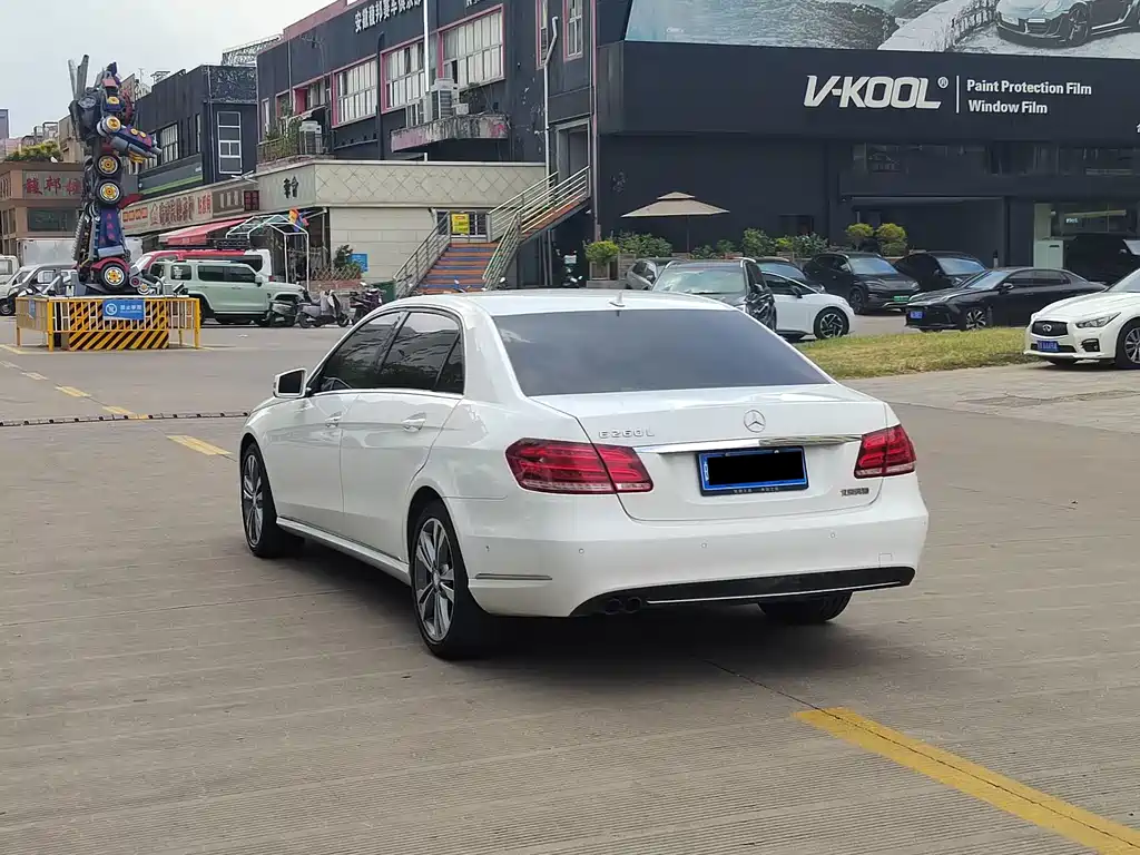 Mercedes-Benz E-Class — миниатюра 9