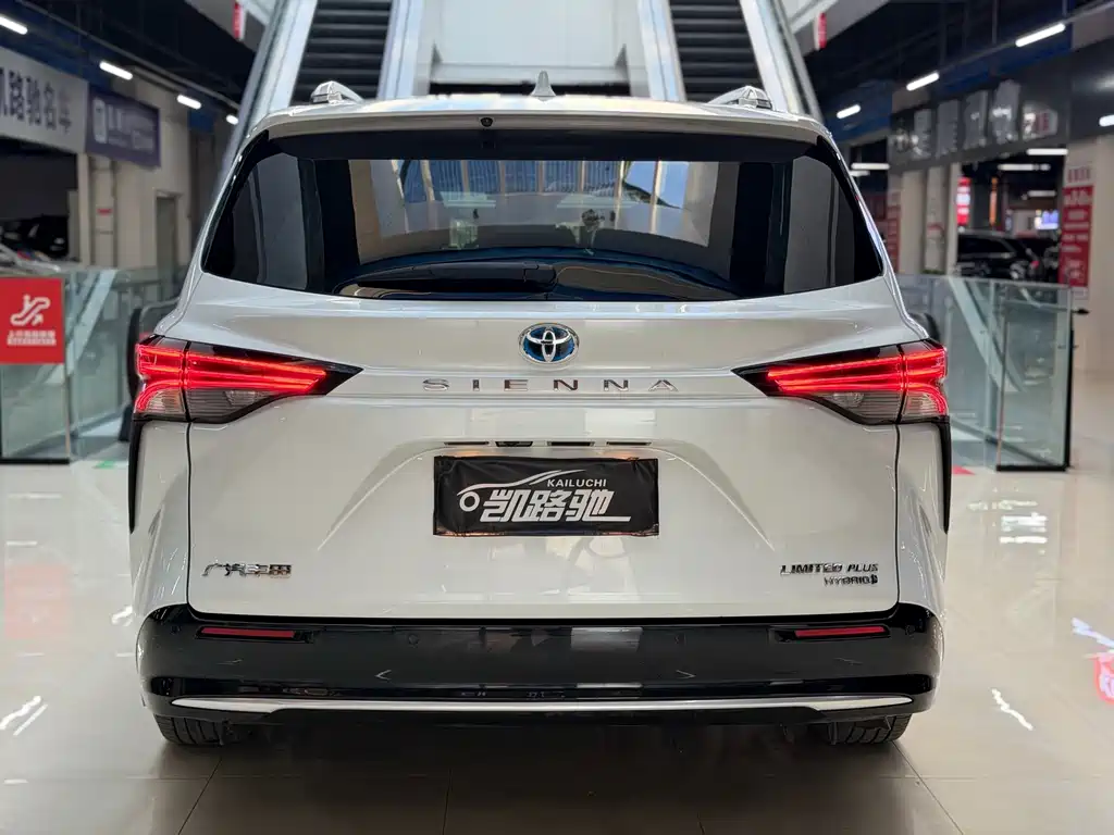 Toyota Sienna — миниатюра 17