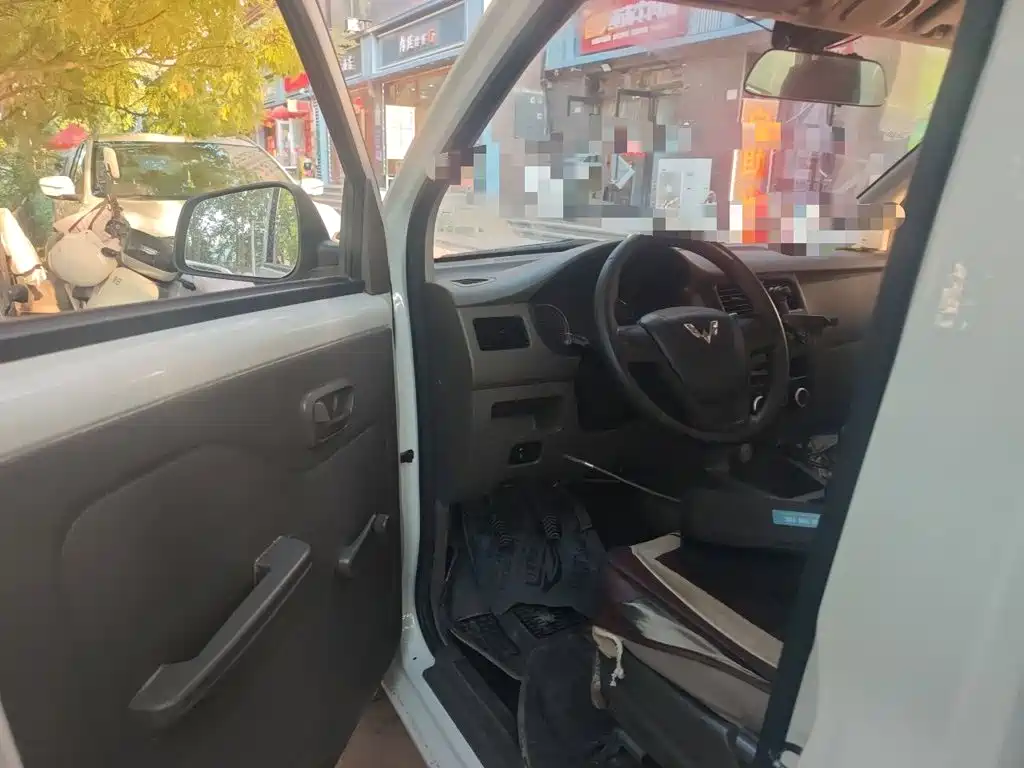 Wuling Rongguang V — миниатюра 12