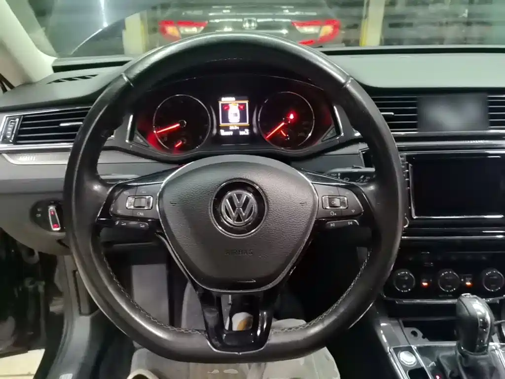 Volkswagen Passat — миниатюра 11