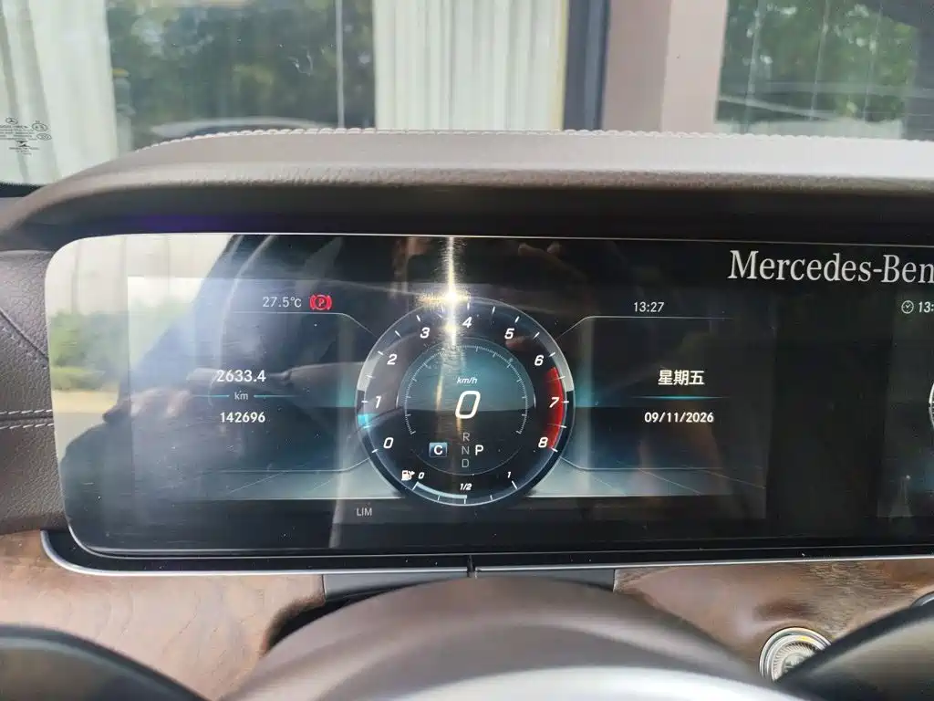 Mercedes-Benz E-Class — миниатюра 12