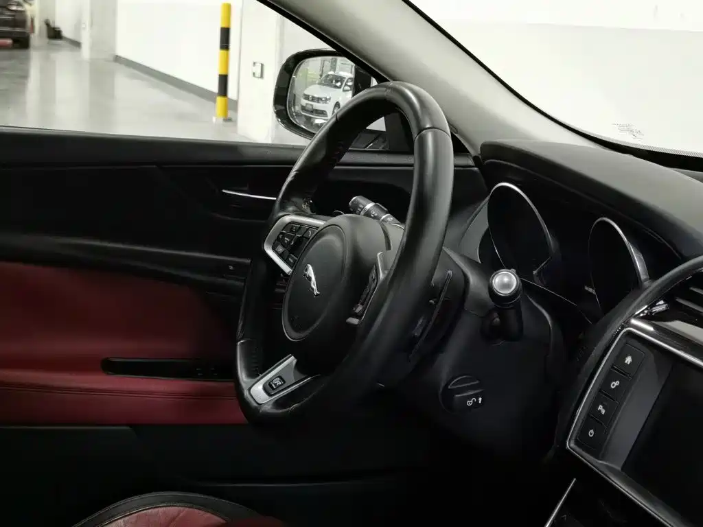Jaguar XE — миниатюра 22