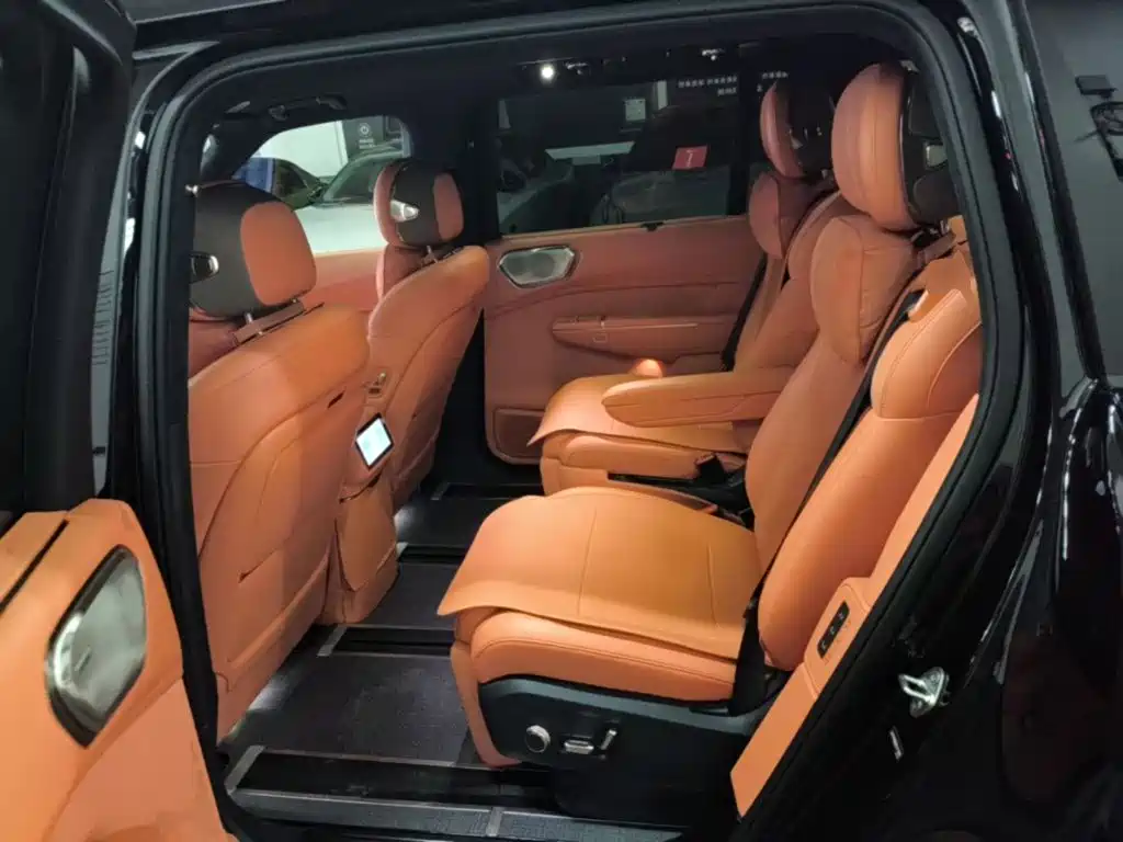 Lynk & Co 900 — миниатюра 17