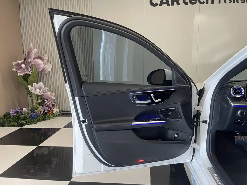 Mercedes-Benz C-Class — миниатюра 16
