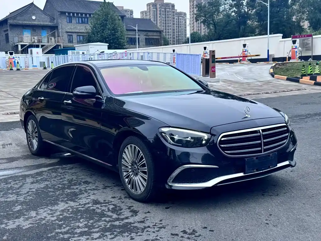 Mercedes-Benz E-Class — миниатюра 3