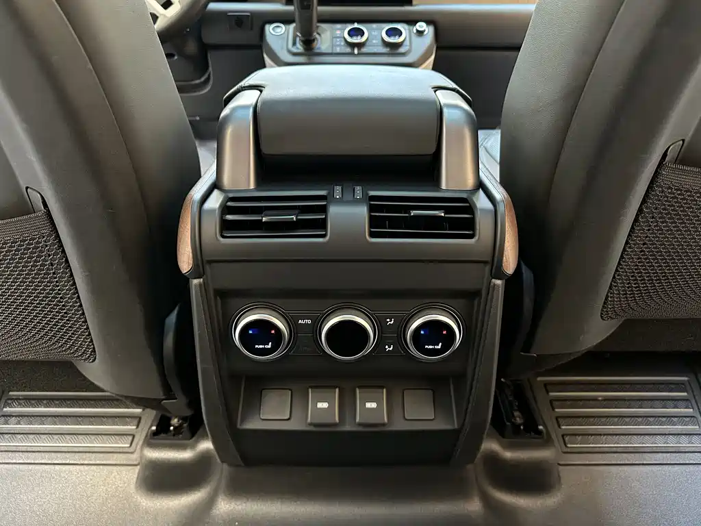 Land Rover Defender — миниатюра 15
