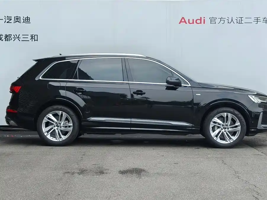 Audi Q7 2023 45 TFSI quattro S line Sport