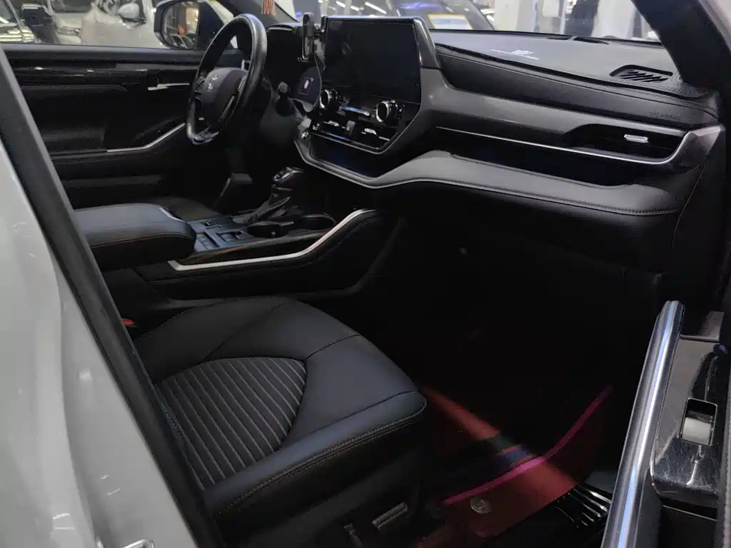 Toyota Crown Kluger — миниатюра 4
