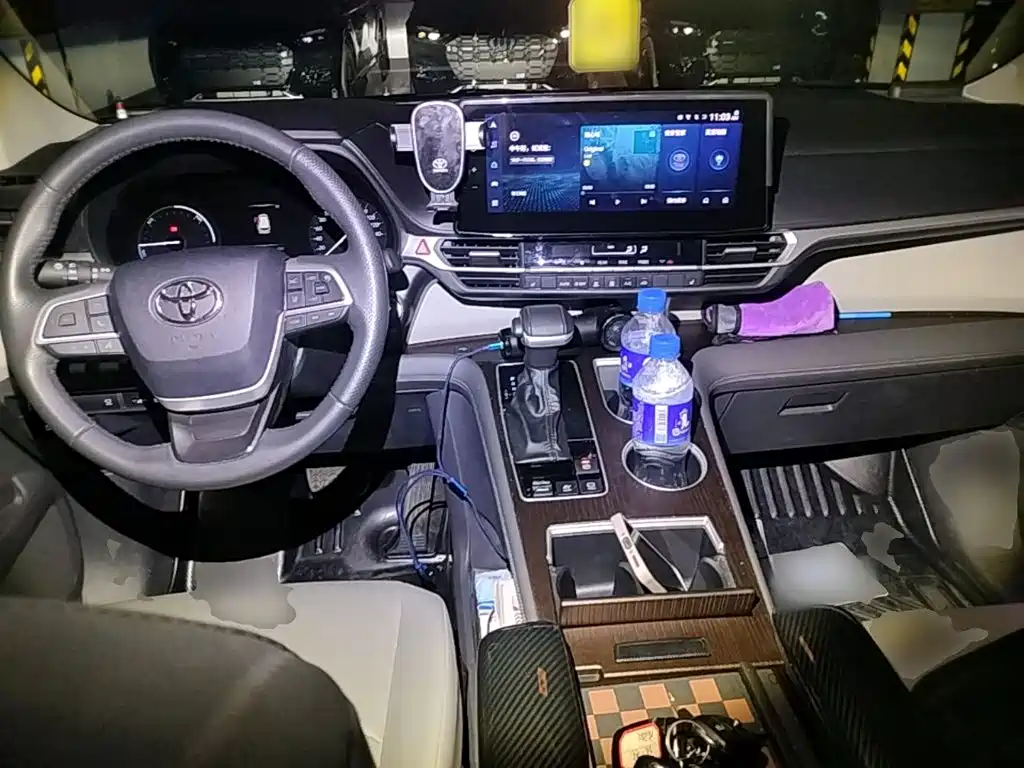 Toyota Granvia — миниатюра 14