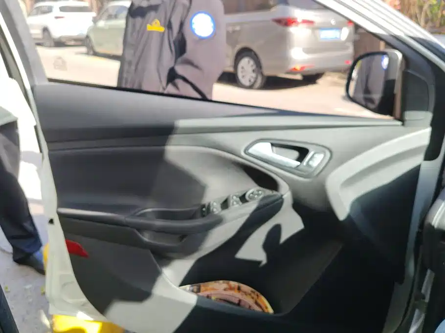 Ford Focus — миниатюра 7