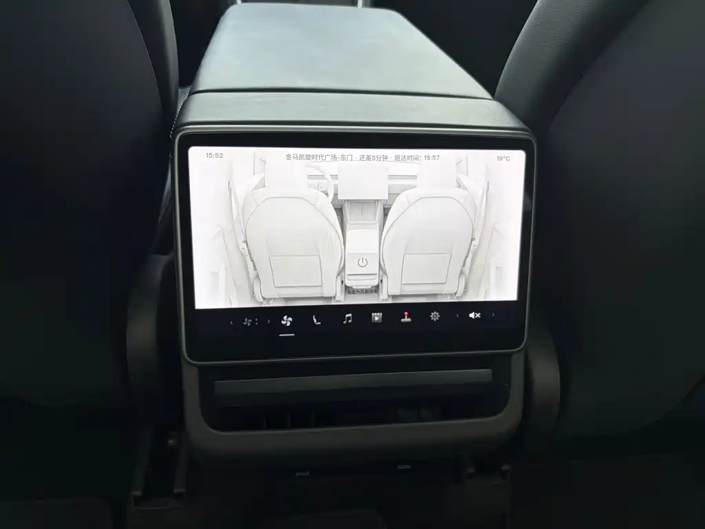 Tesla Model Y — миниатюра 14