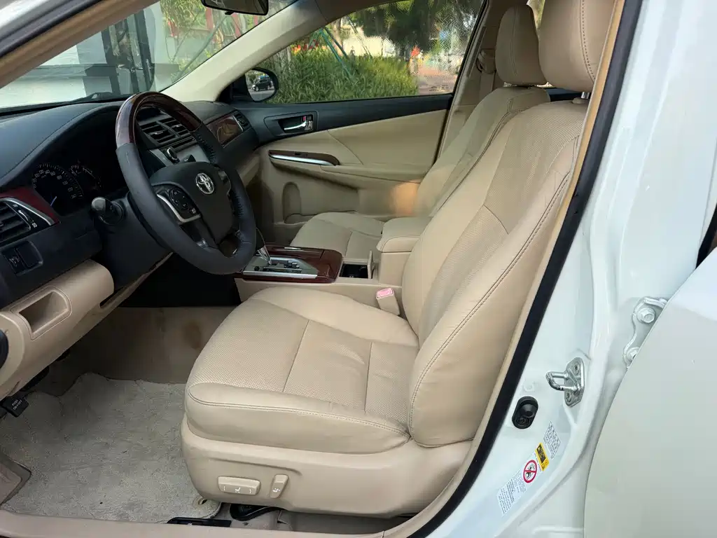Toyota Camry — миниатюра 12
