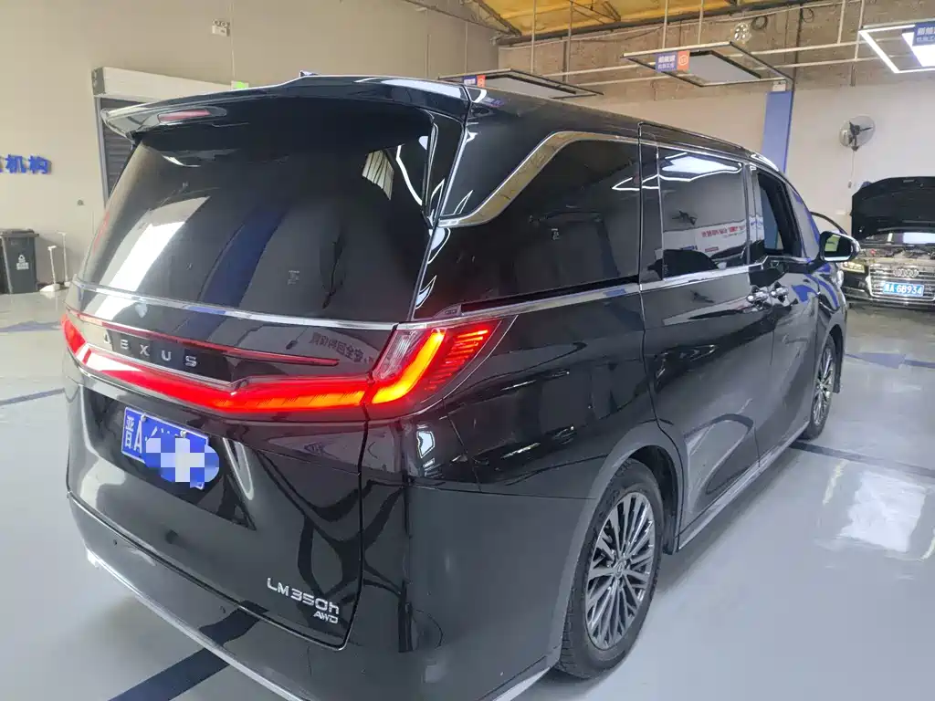 Lexus LM — миниатюра 3