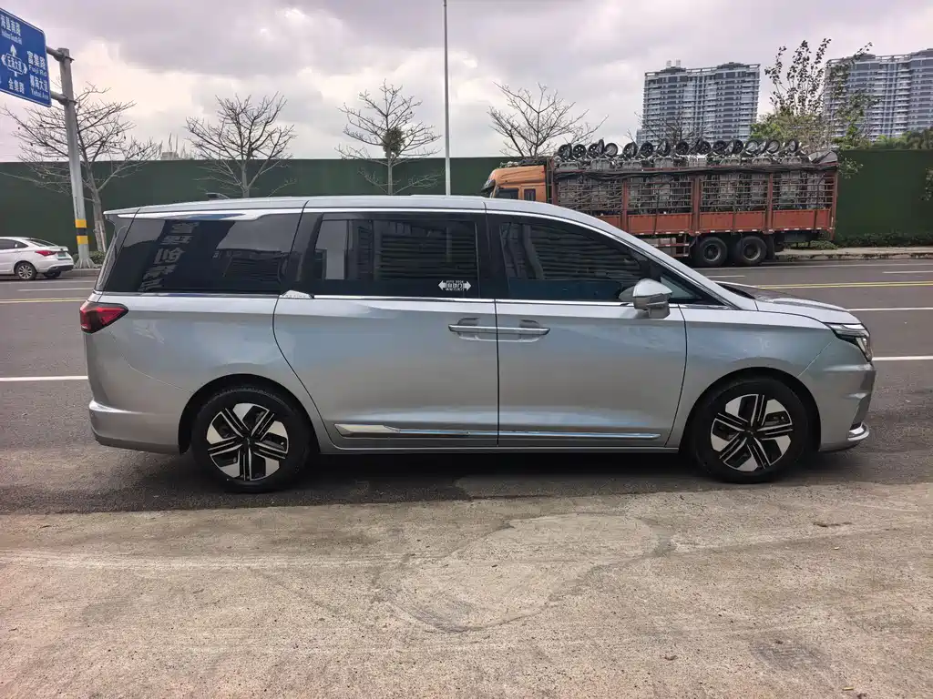 JAC Motors RUIFENG RF8 PHEV