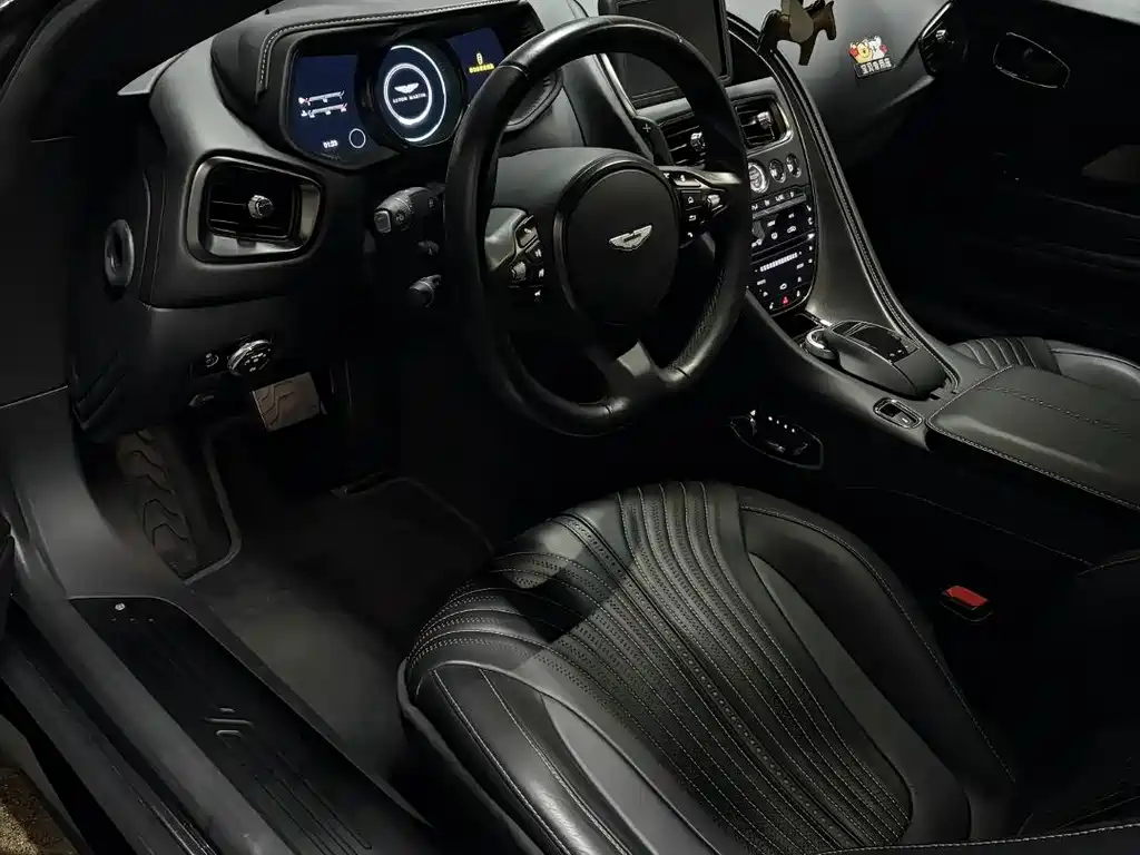 Aston Martin DB11 — миниатюра 5