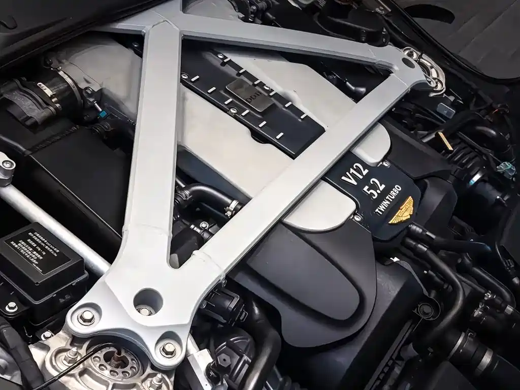 Aston Martin DB11 — миниатюра 4