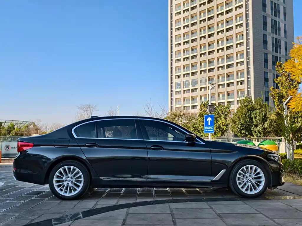 BMW 5 SERIES