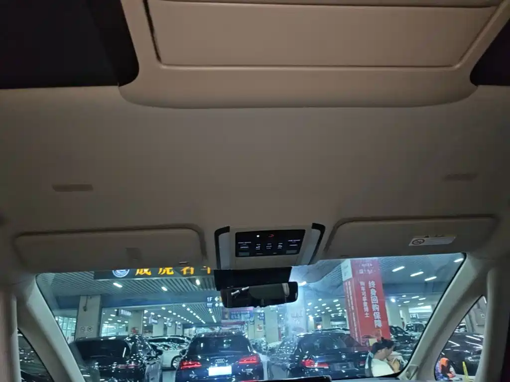 Toyota Alphard — миниатюра 18