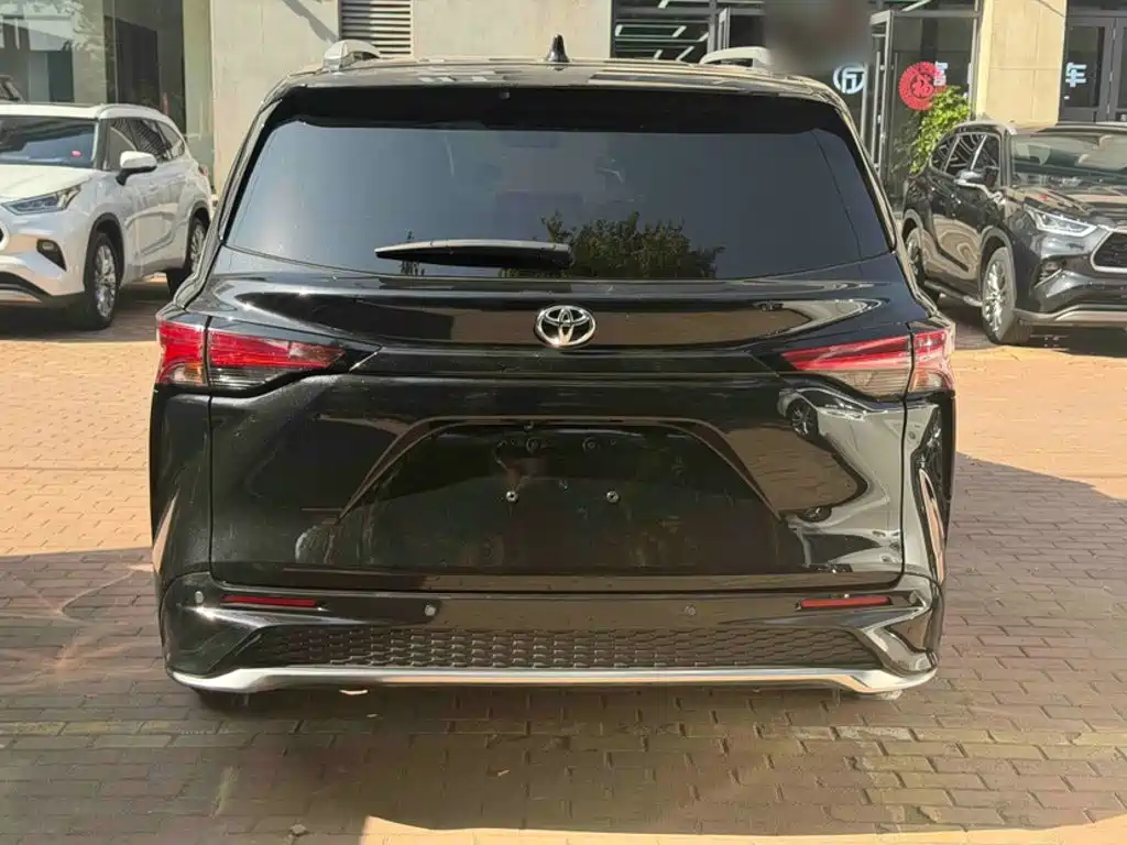 Toyota Granvia — миниатюра 11