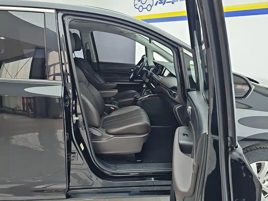 GAC Motor Trumpchi M6 — миниатюра 8