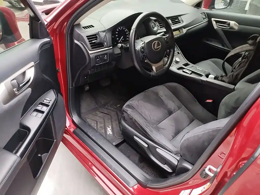 Lexus CT — миниатюра 16