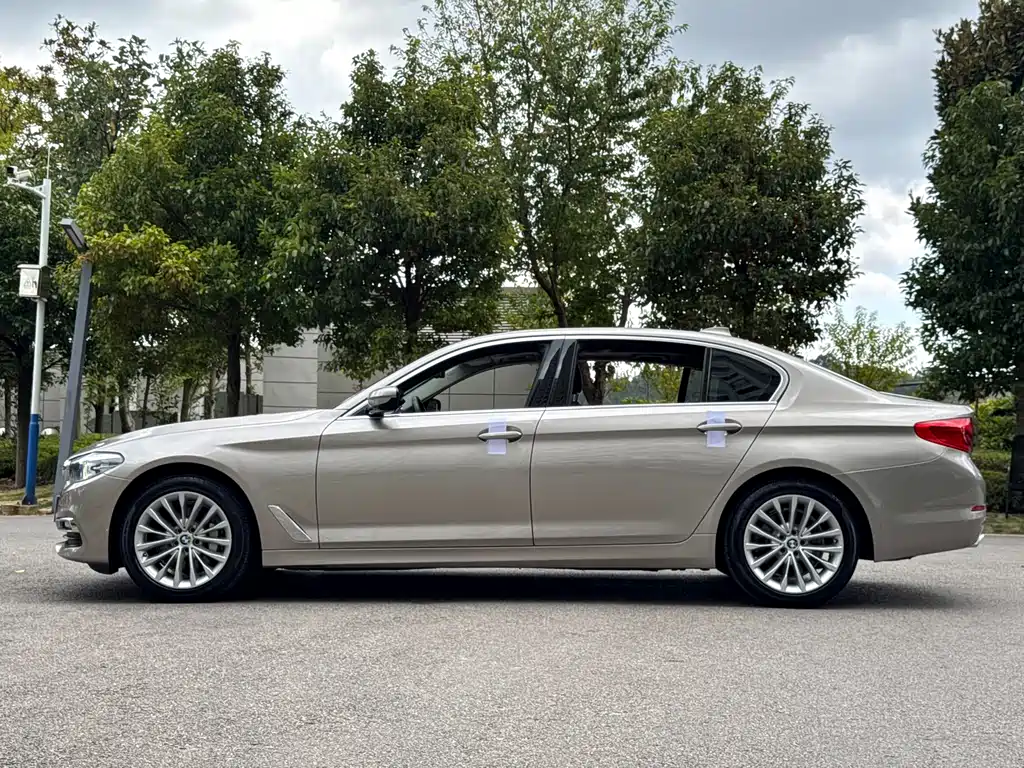 BMW 5 Series — миниатюра 4