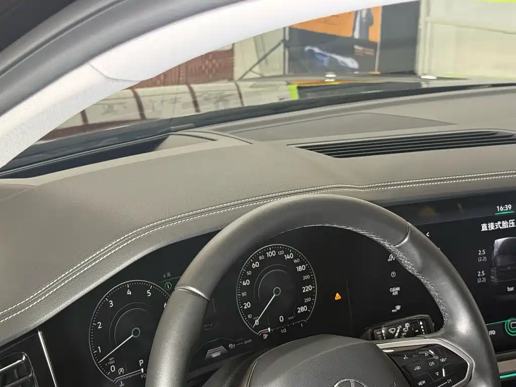 Volkswagen Touareg — миниатюра 13
