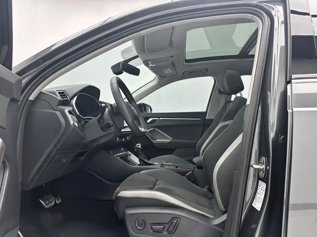 Audi Q3 2023 35 TFSI Fashion (1.4T)