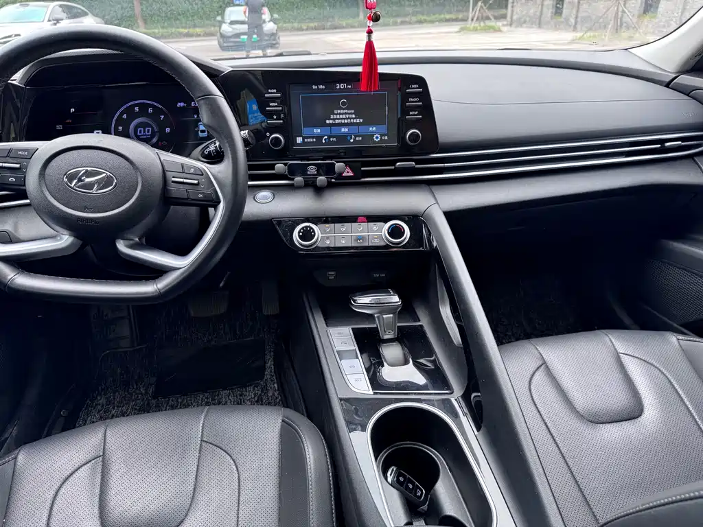 Hyundai Elantra — миниатюра 17