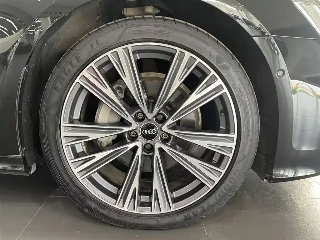 Audi A6L id 4515335 из Китая 7