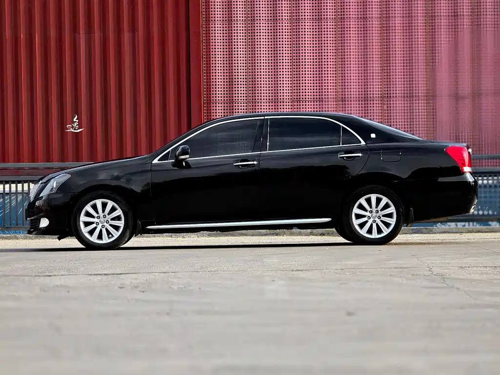 Toyota Crown — миниатюра 3