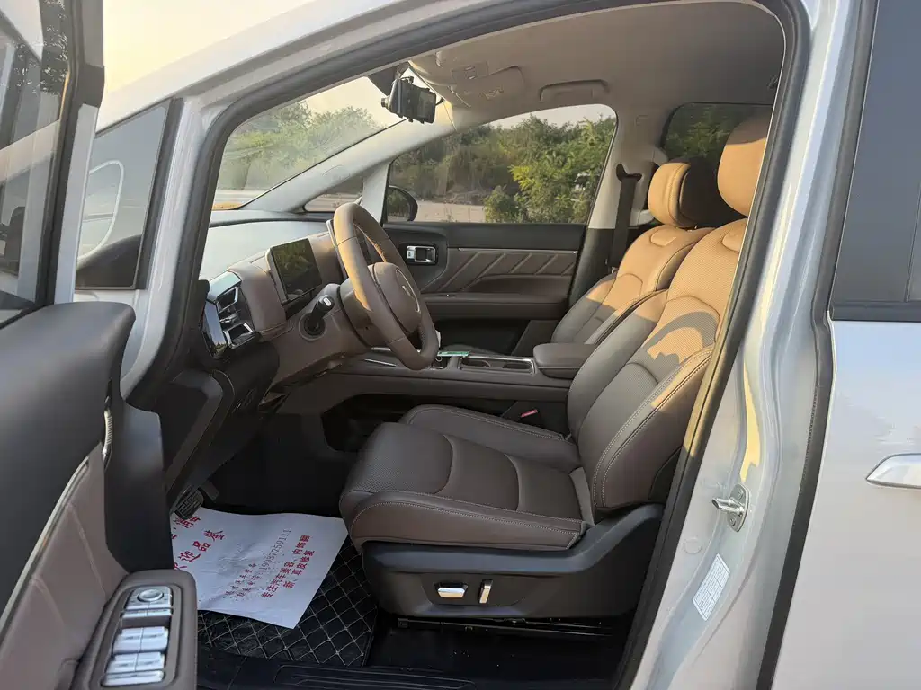 Wuling Xingguang 730 New Energy — миниатюра 8