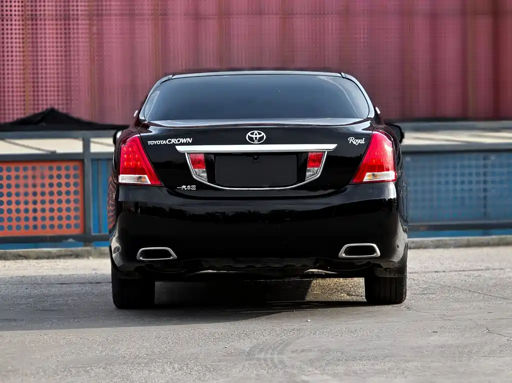 Toyota Crown — миниатюра 5